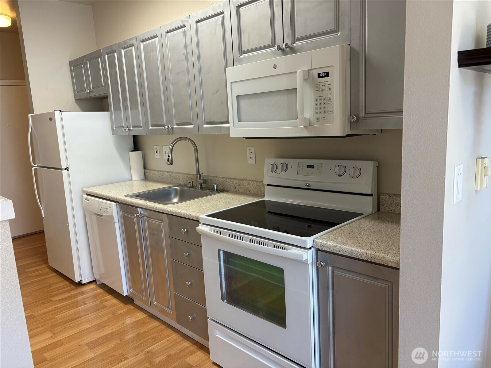 Property Photo:  2414  1st Avenue 418  WA 98121 