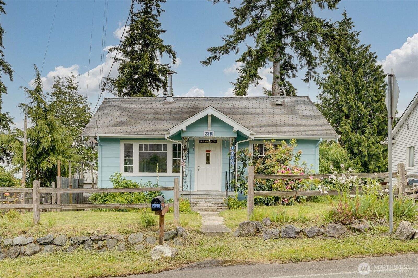 Property Photo:  2310  Lowell Road  WA 98203 
