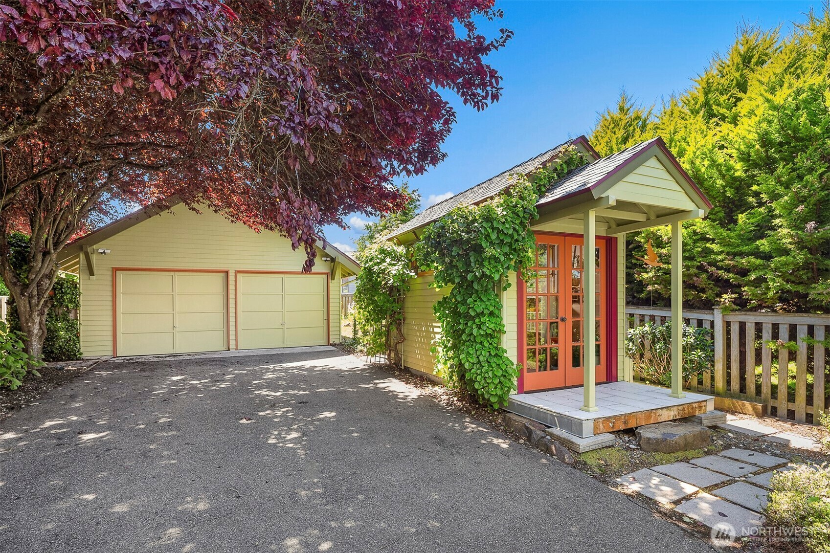 Property Photo: 642 Elm Street WA 98020