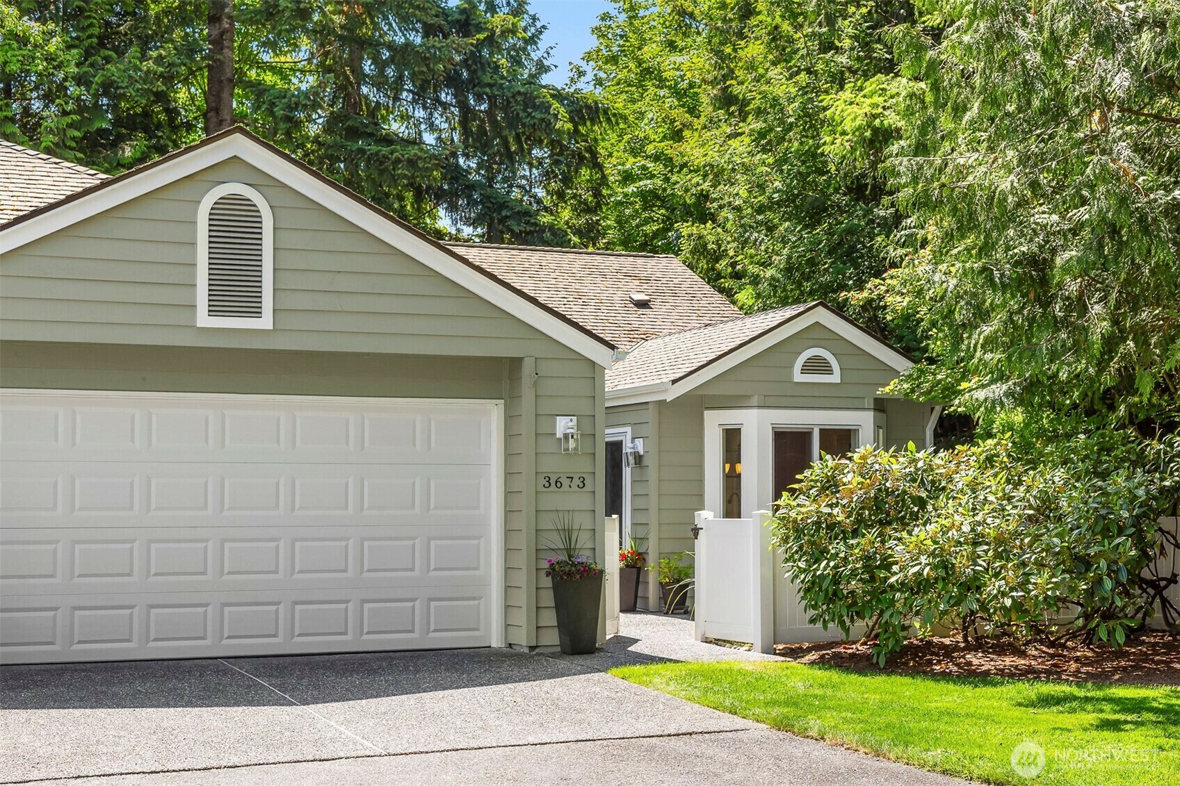 Property Photo: 3673 224th Place SE 1349 WA 98029