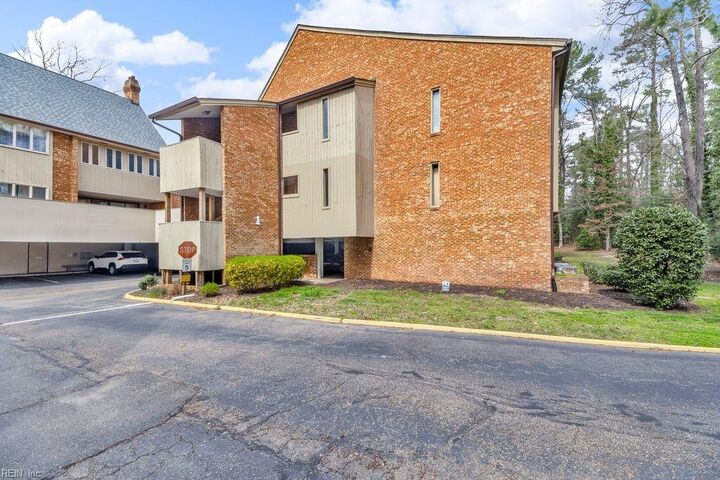 Property Photo: 376 Merrimac Trl 113 VA 23185