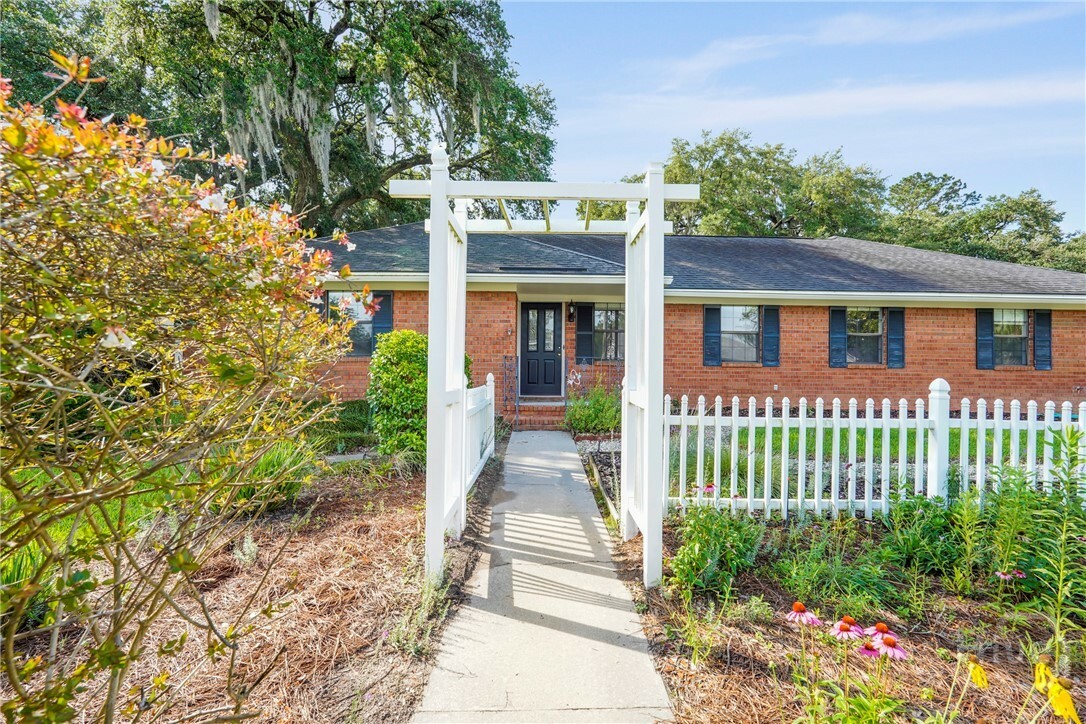 Property Photo: 145 Cardinal Road GA 31406