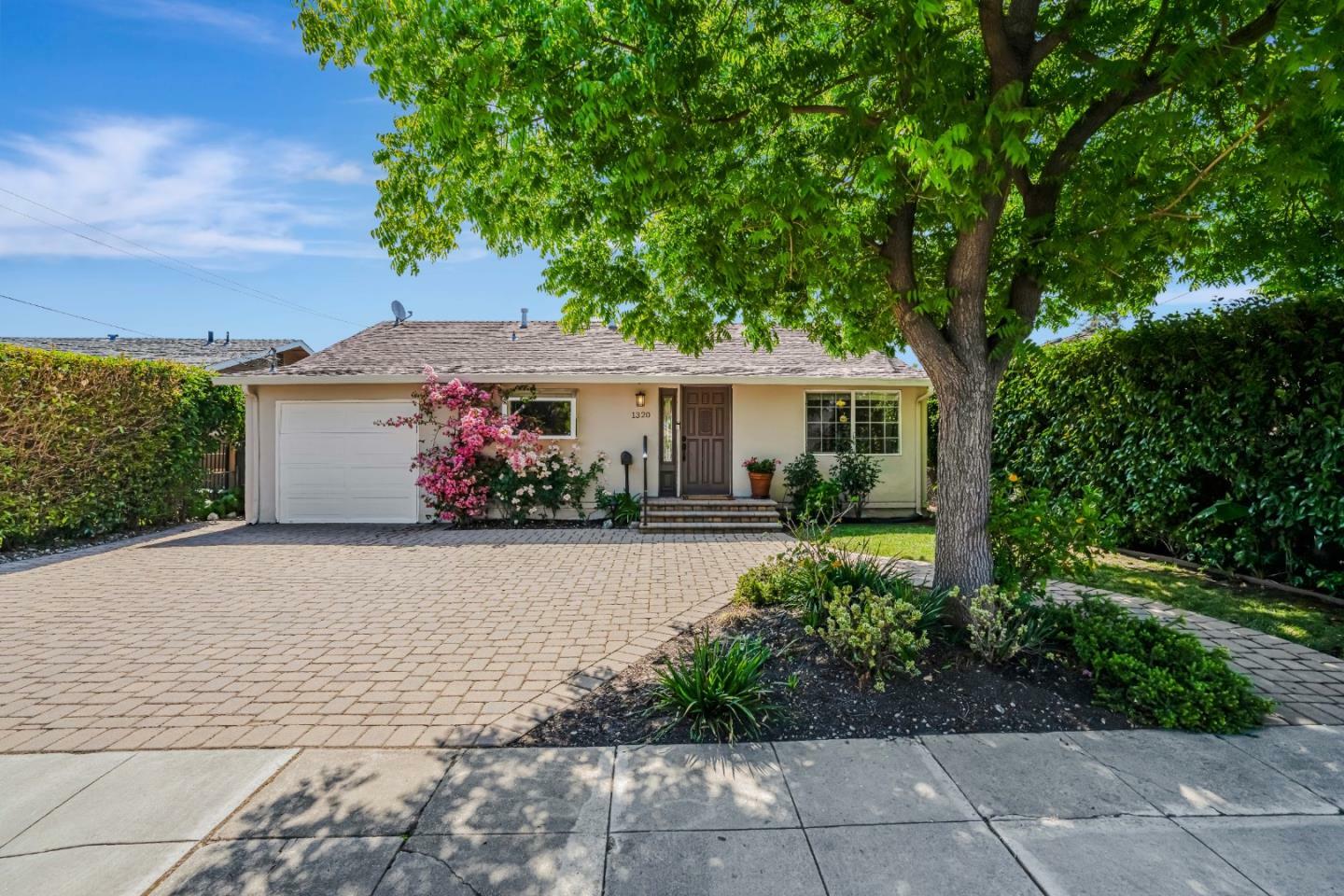 Property Photo: 1320 Windermere Avenue CA 94025