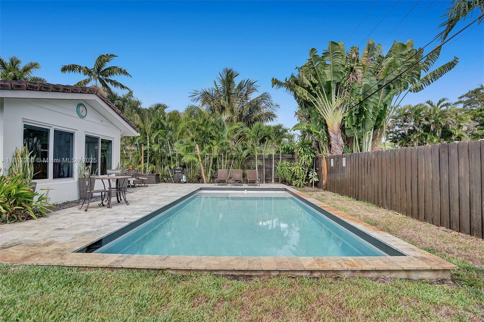 Property Photo: 5230 NE 20th Ave FL 33308