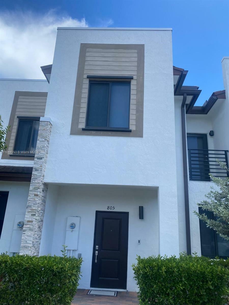 Property Photo: 805 NE 211 St FL 33179