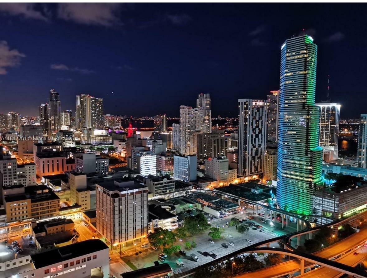 Property Photo: 350 S Miami Ave 3707 FL 33130