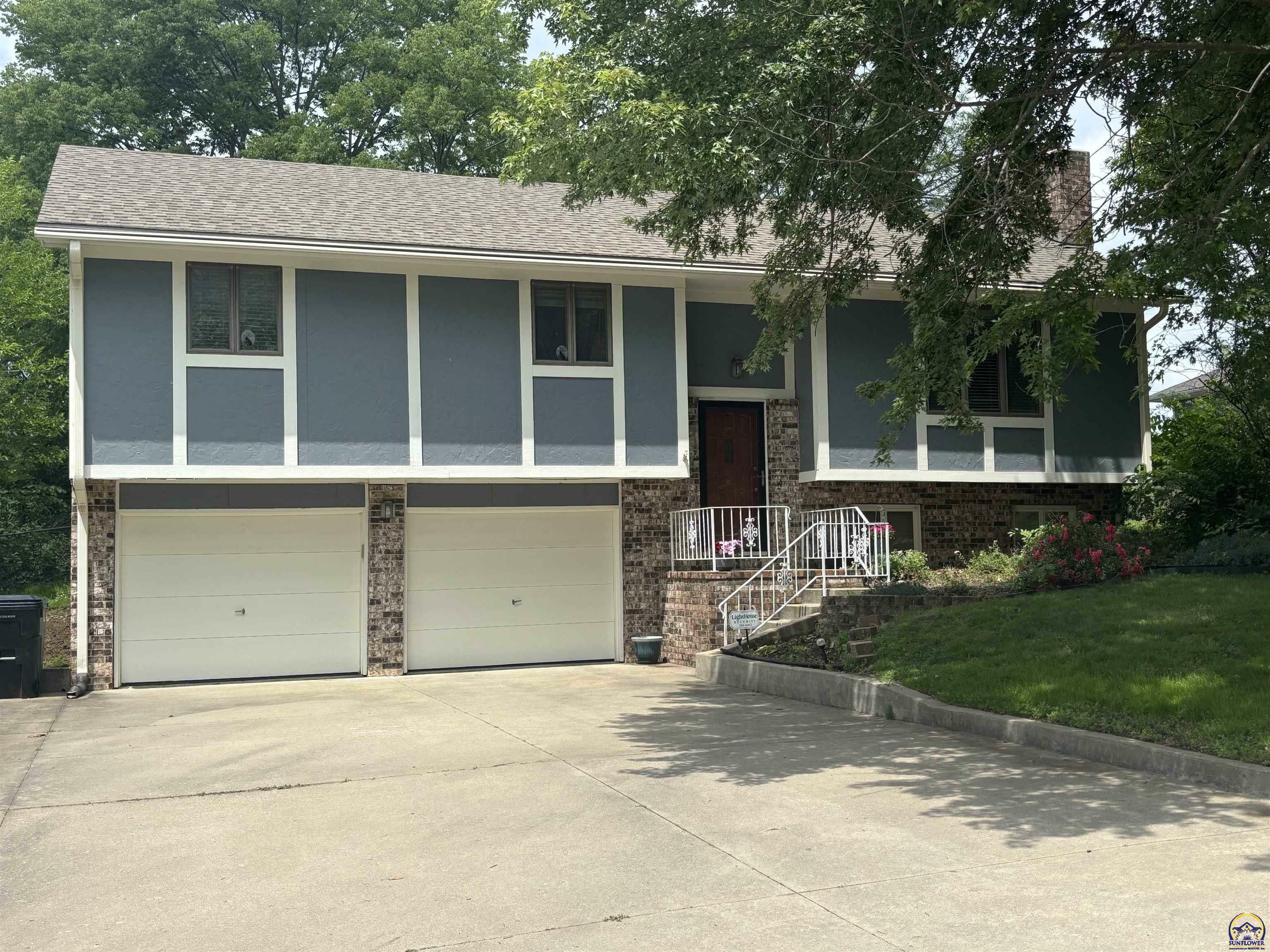 Property Photo: 5237 NW Courtland Dr KS 66618