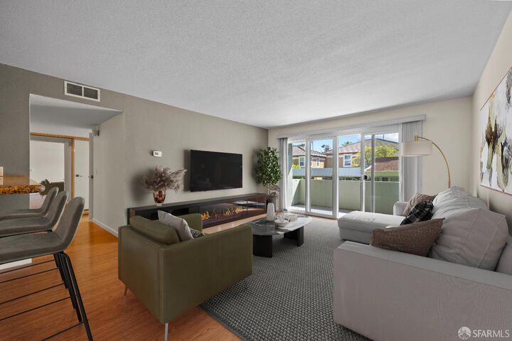 Property Photo: 1458 Hudson Street 111 CA 94061