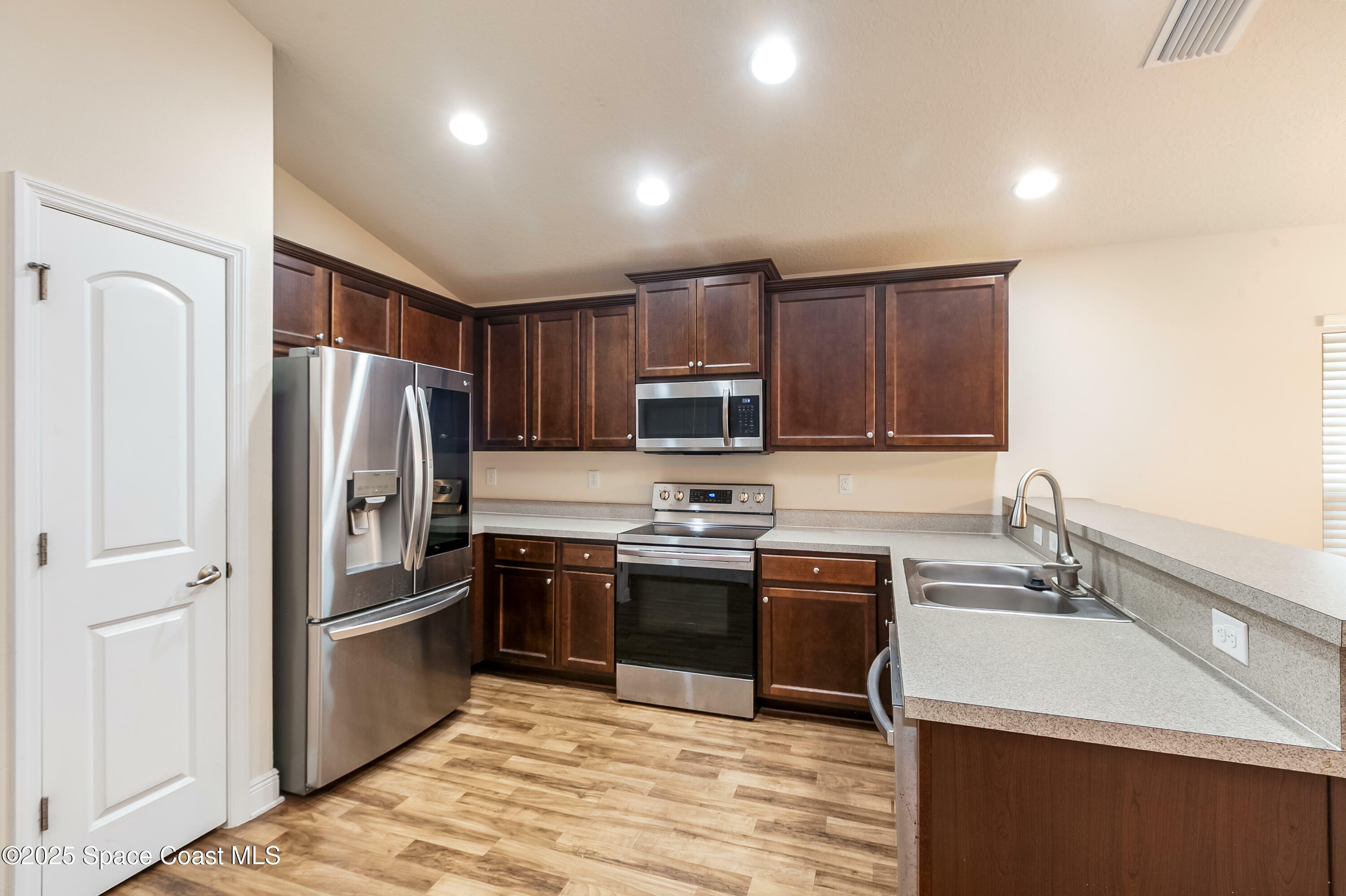 Property Photo: 458 Macon Drive FL 32780