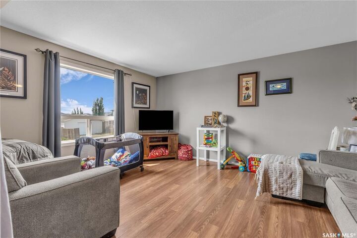 Property Photo: 200 Hiebert Crescent 8 SK S0K 2T2