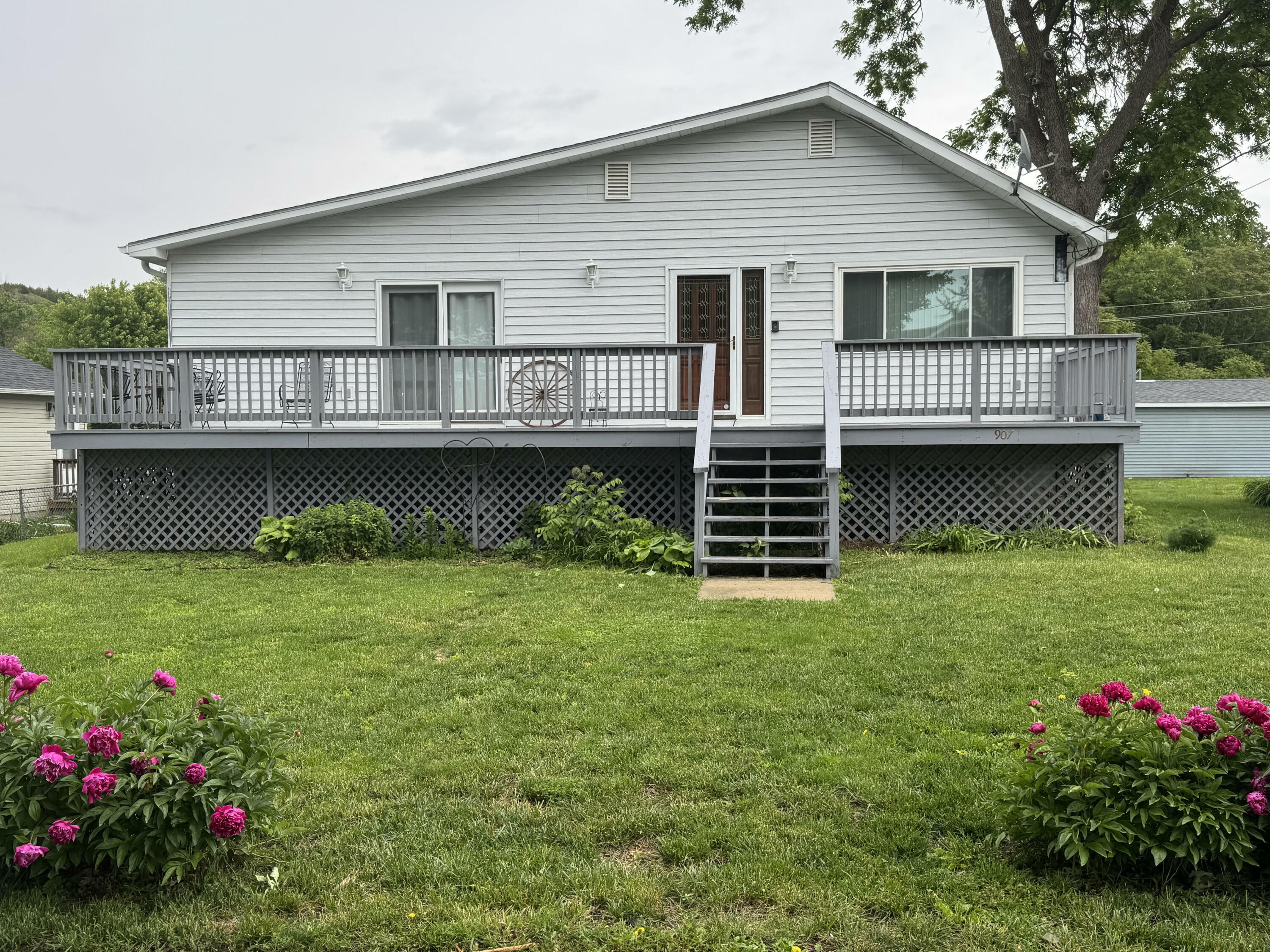 Property Photo: 907 Johnson Street IA 51526