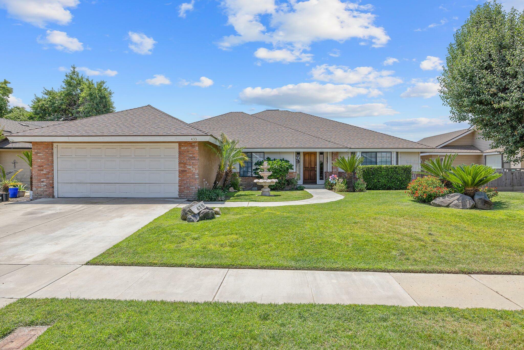 Property Photo:  433 Jackson Avenue  CA 93274 