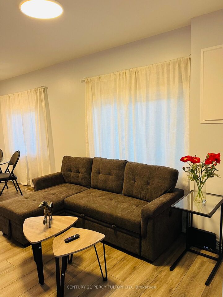 Property Photo:  912 Beechwood Avenue  ON L5G 4E2 