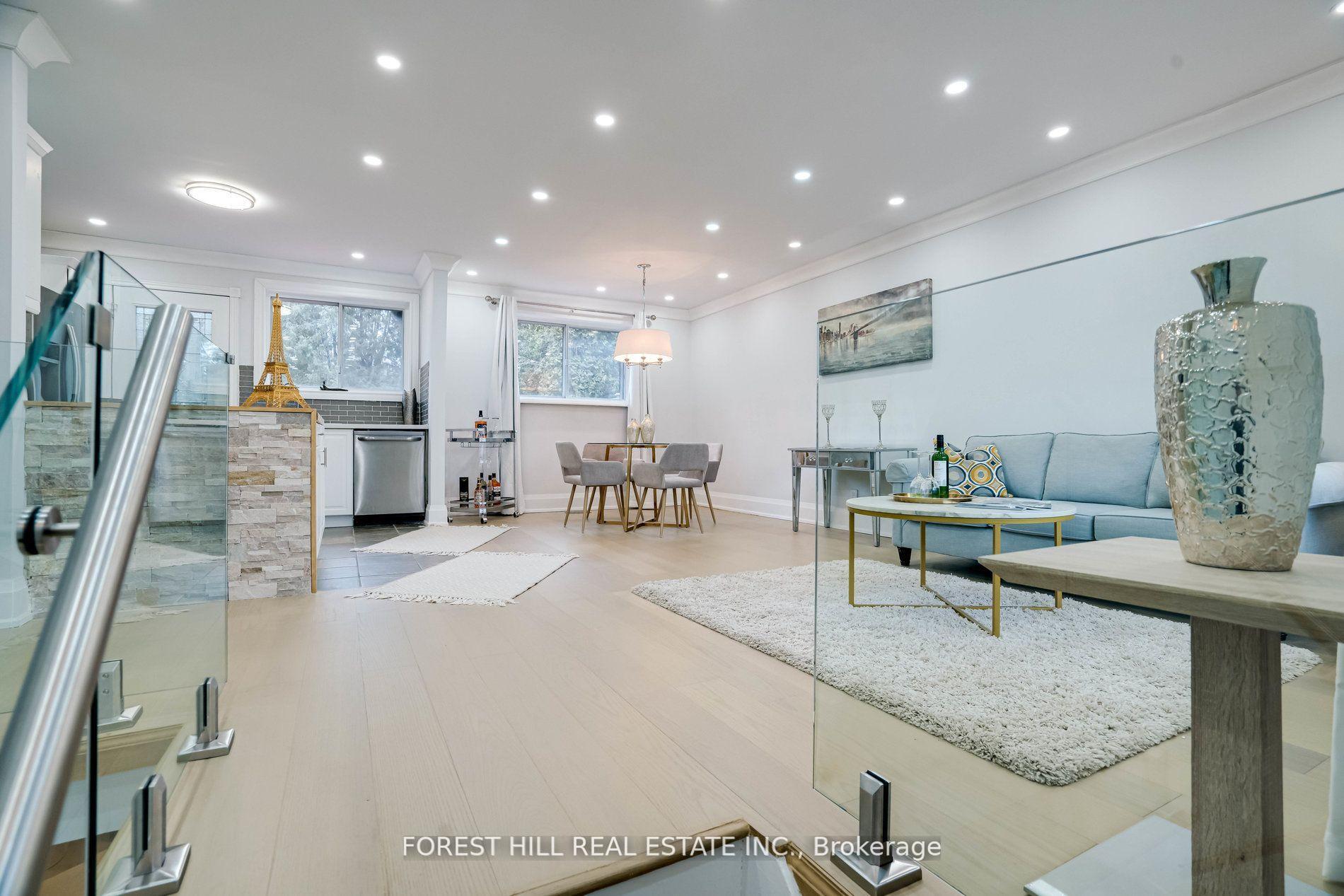 Property Photo:  1 Willis Drive  ON L4G 2J8 