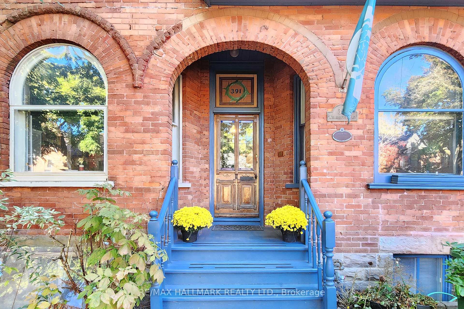 Property Photo: 391 Wellesley Street E ON M4X 1H5
