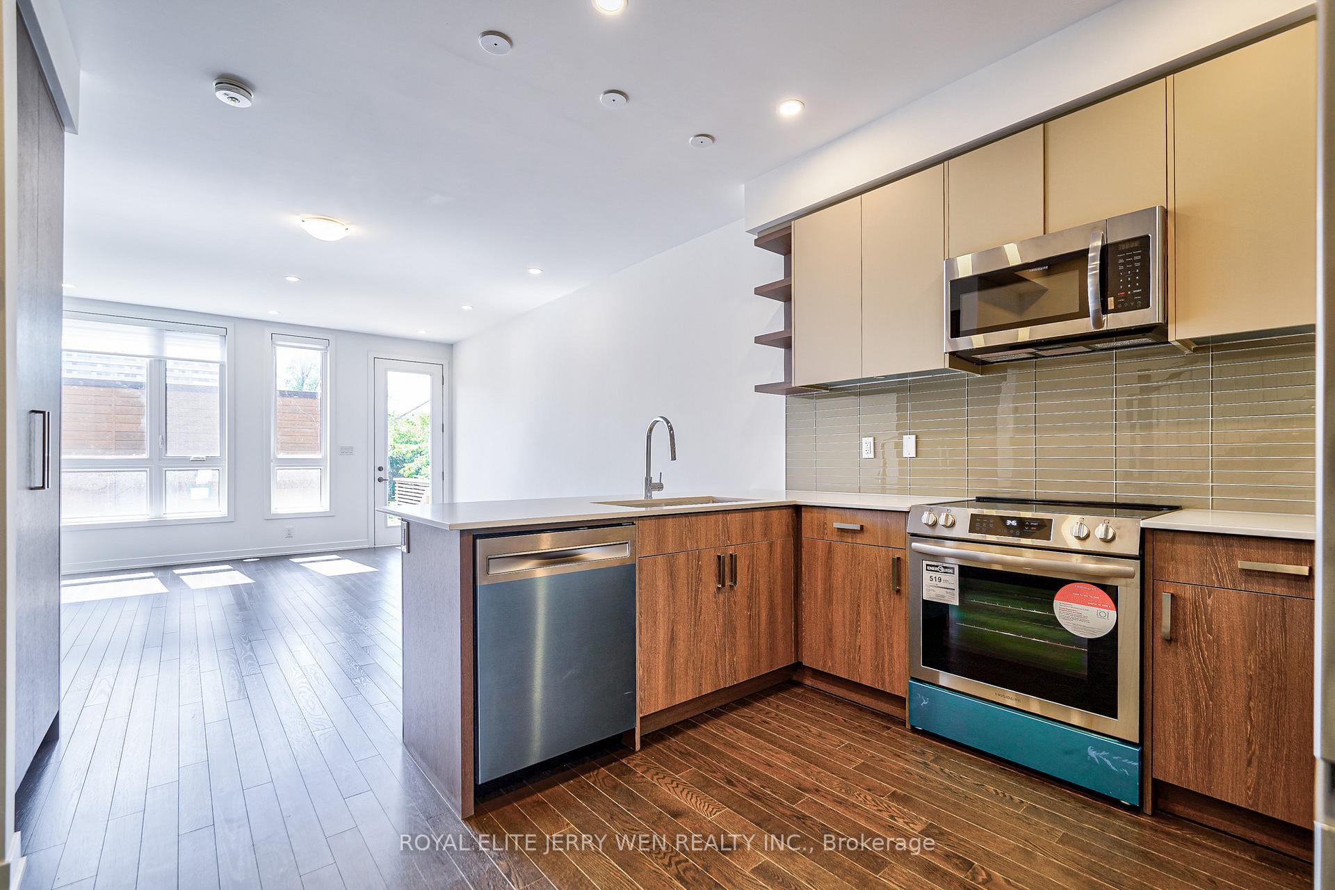 Property Photo: 70 Green Gardens Boulevard 7 ON M6A 0E6