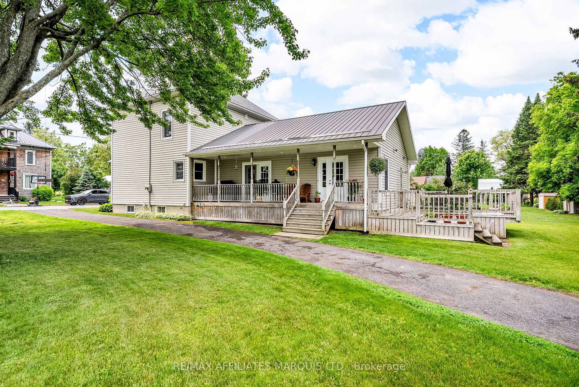 Property Photo: 21 Peter Street ON K0C 1T0