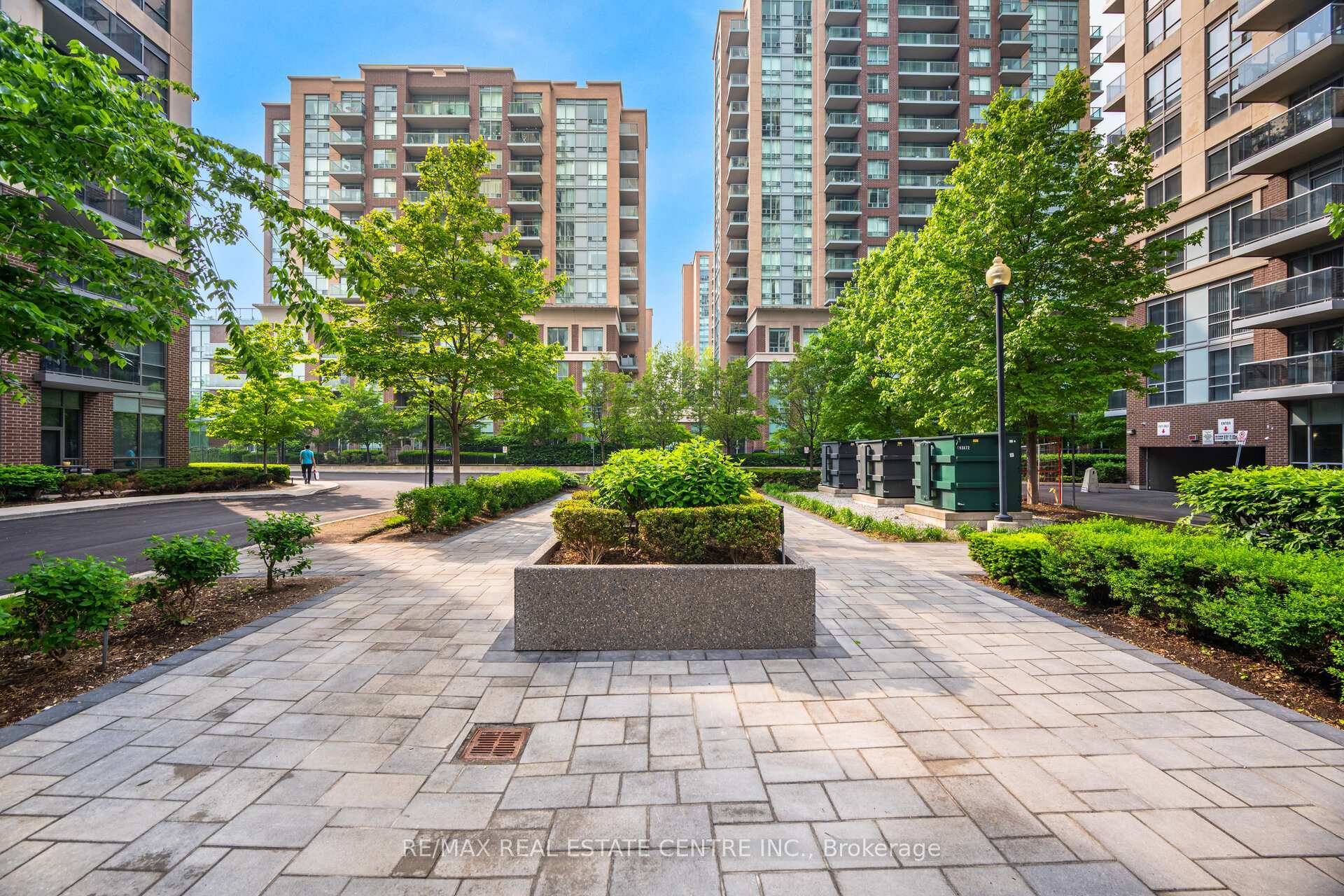 Property Photo: 1 Michael Power Place 613 ON M9A 0A1