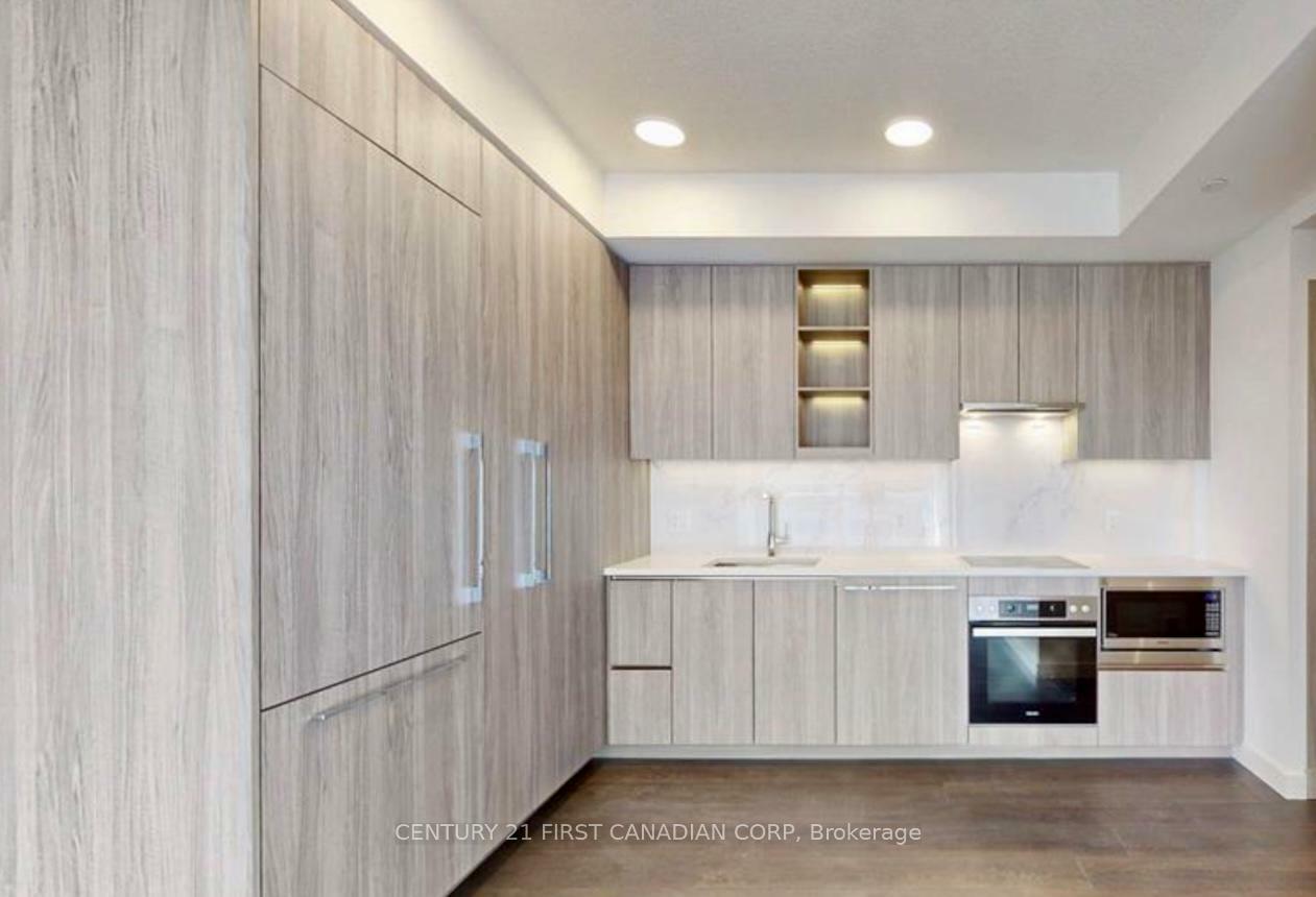 Property Photo: 27 McMahon Drive 1902 ON M2K 0J2