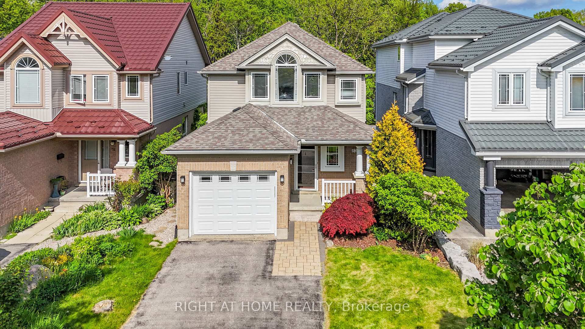 Property Photo: 82 Rossmore Court ON N6C 6B8