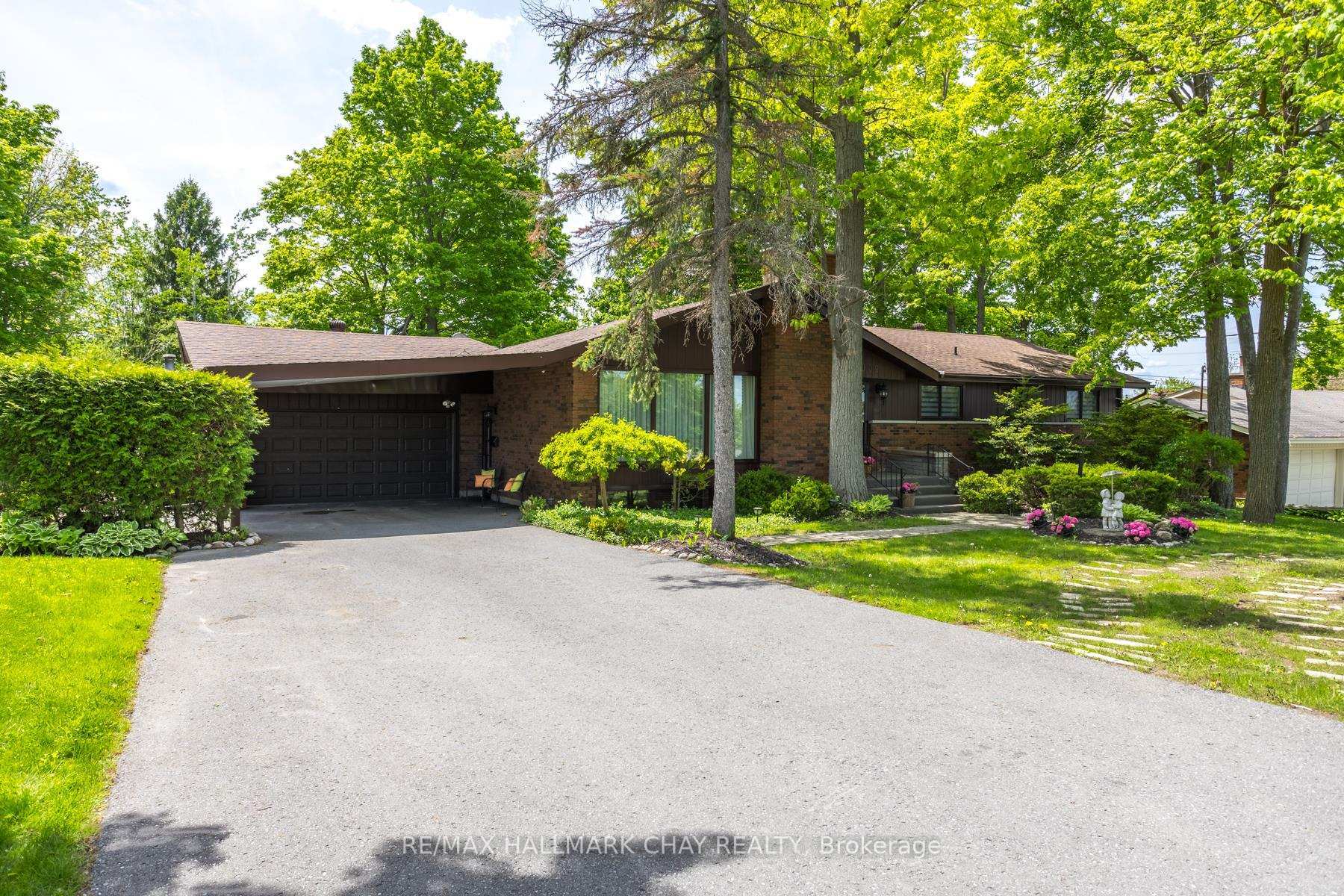 Property Photo: 1009 Fairbairn Street ON K9K 1C1