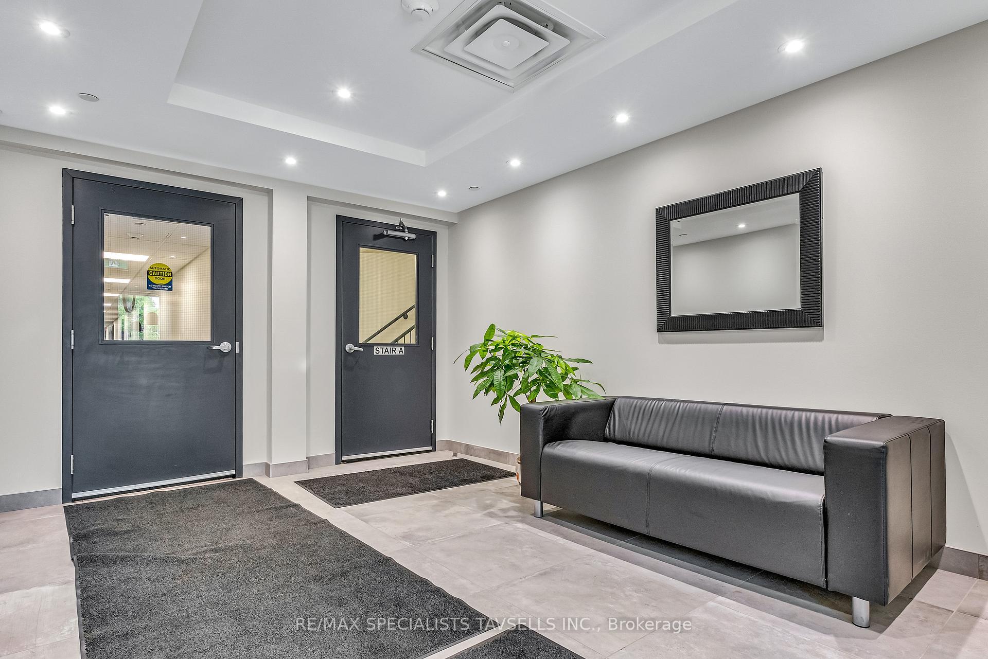 Property Photo:  310 Broadway Avenue 308  ON L9W 1L3 
