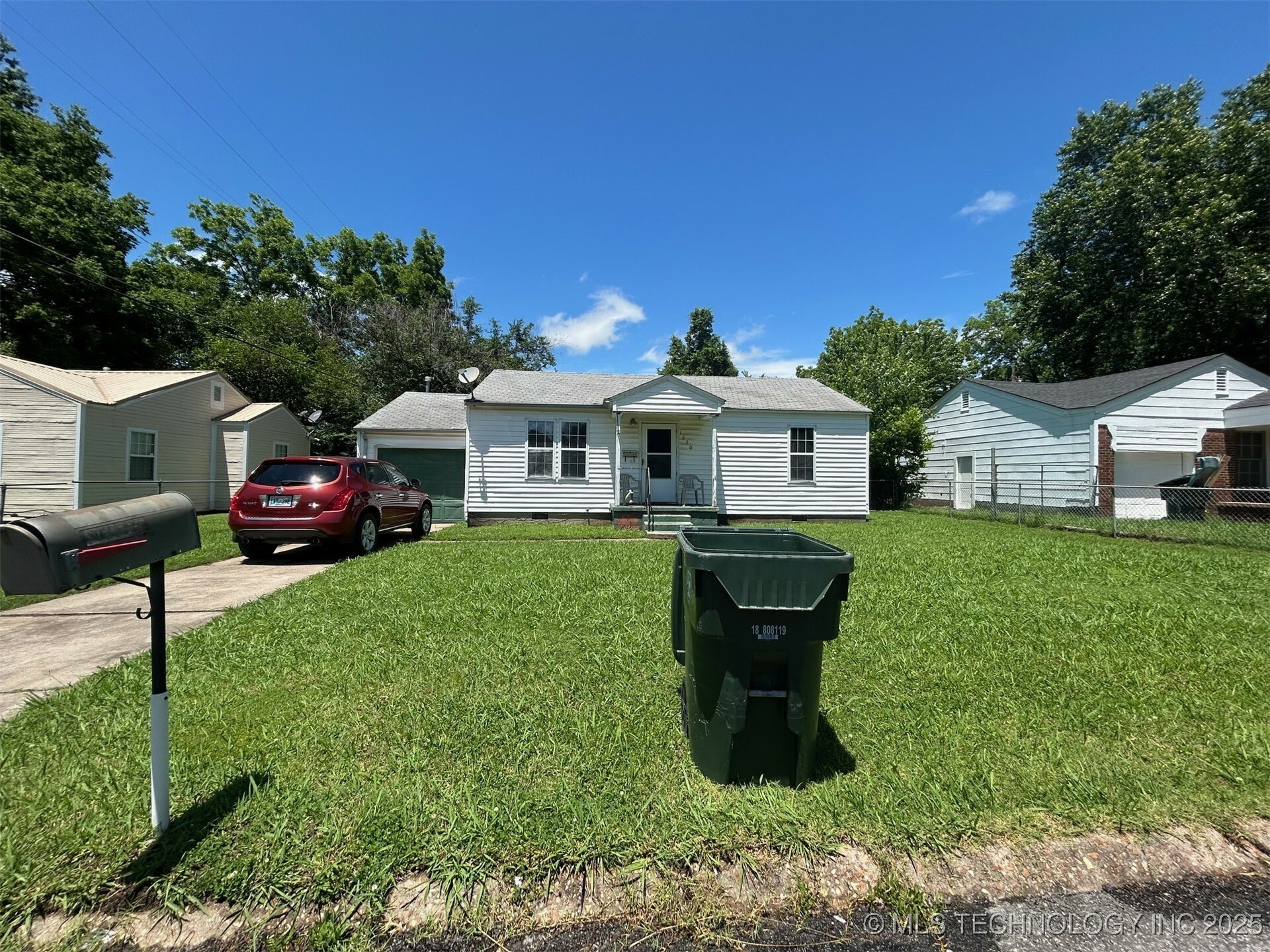 Property Photo: 1620 Oxford Ln OK 74403