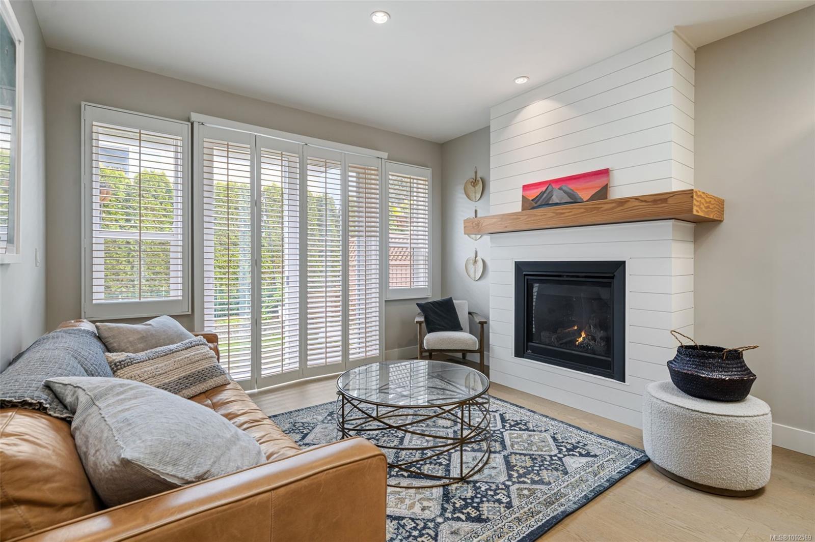 Property Photo:  10490 Resthaven Dr 2  BC V8L 3H7 