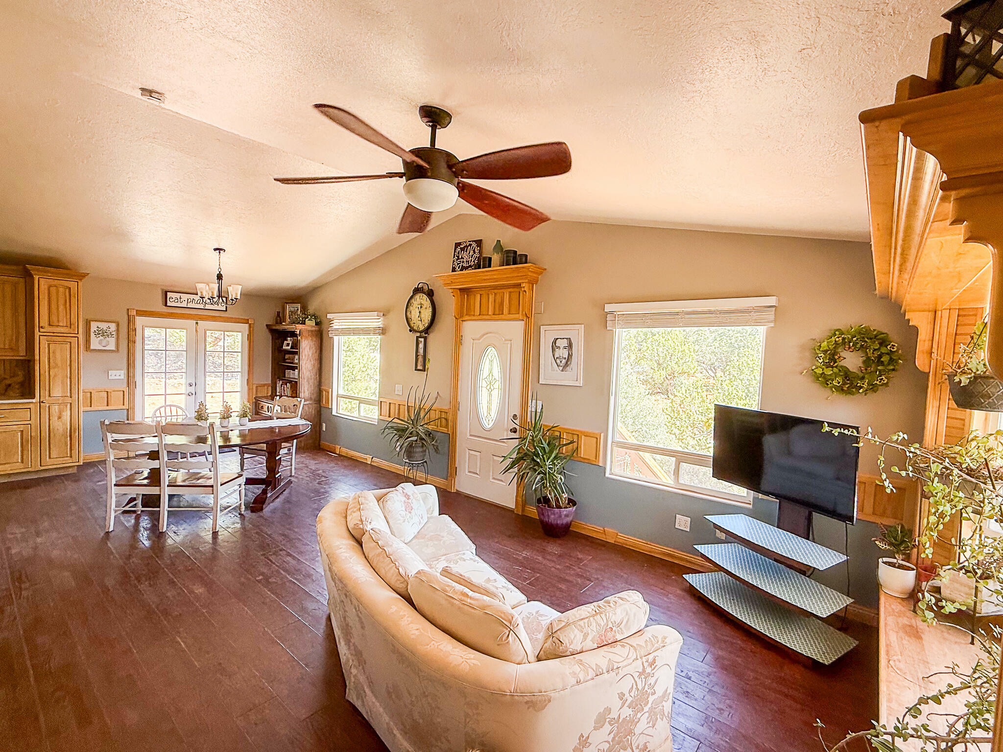 Property Photo: 425 E Mule Deer Rd UT 84722