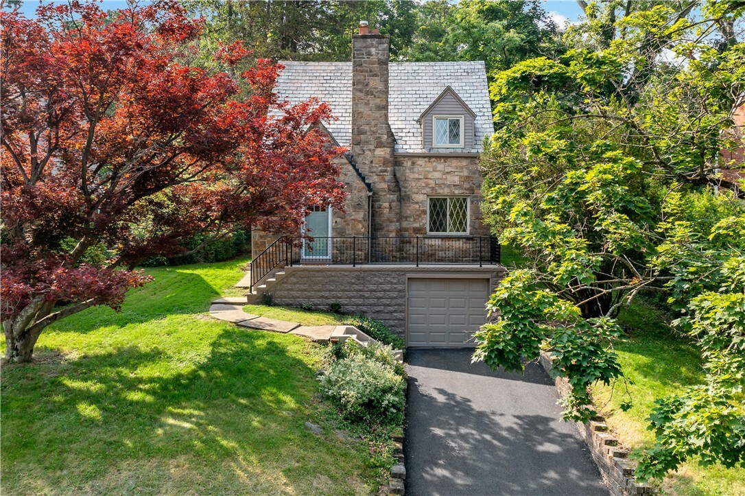 Property Photo: 4649 Rolling Hills Road PA 15236