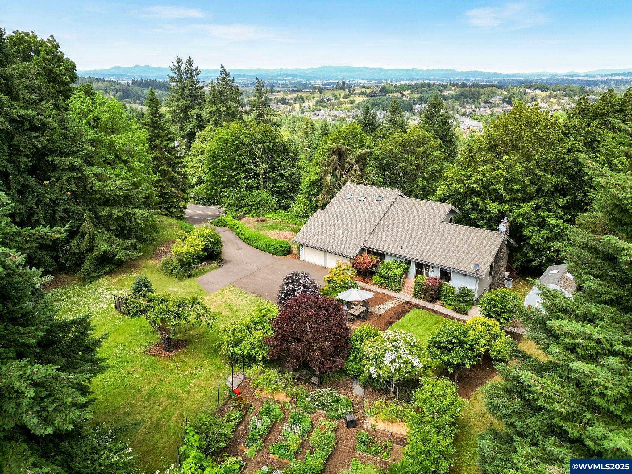 Property Photo: 3904 Viewcrest Rd Rd S OR 97302