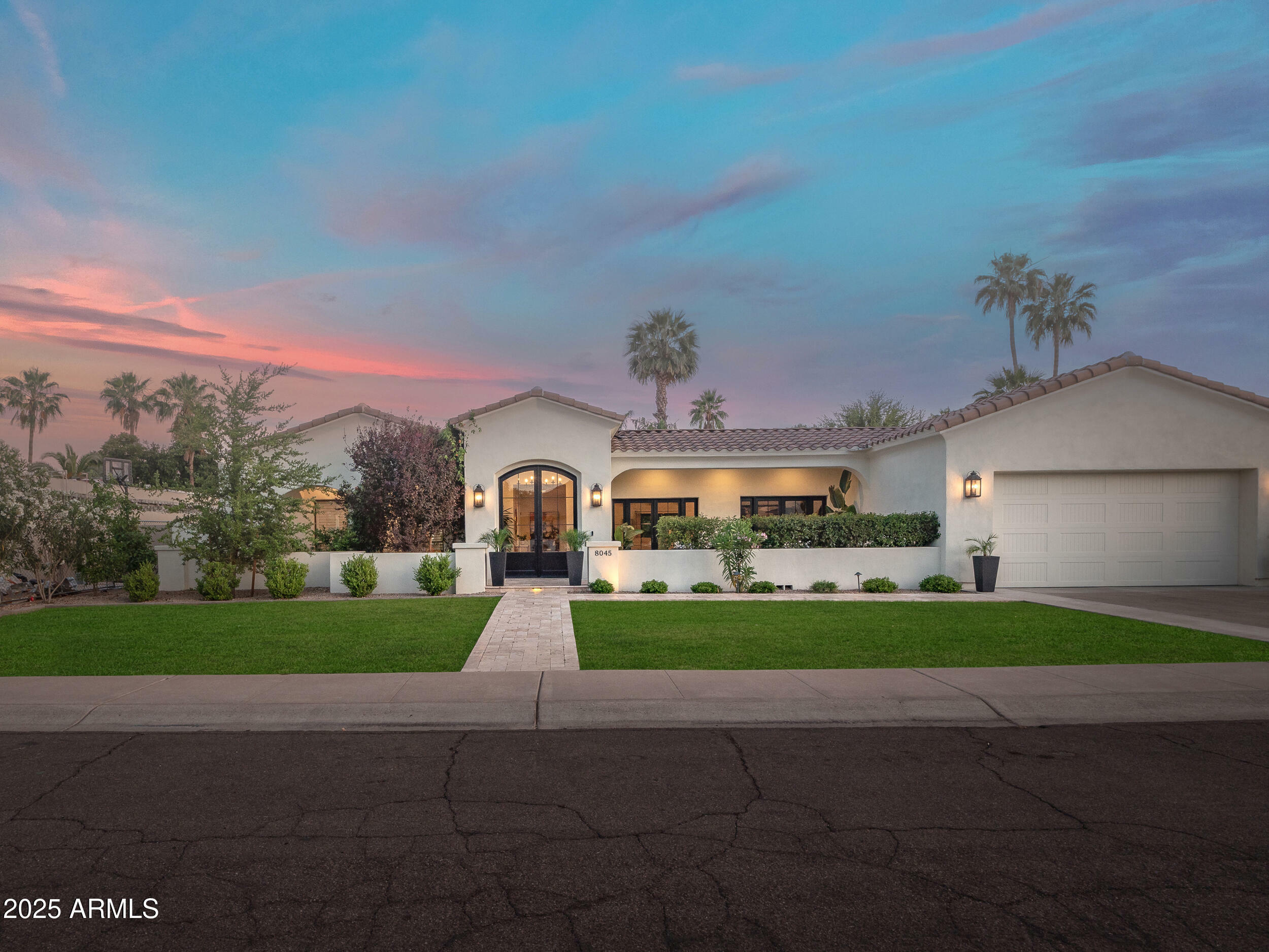Property Photo: 8045 E Del Caverna Drive AZ 85258