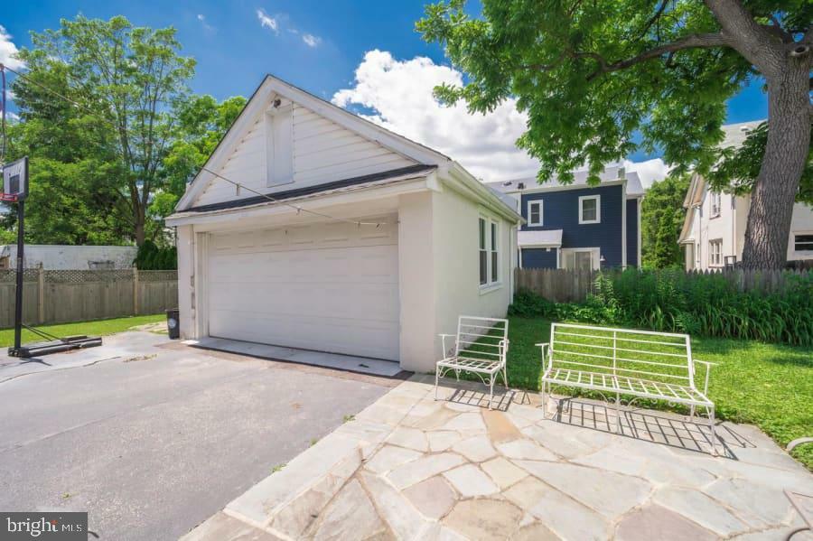 Property Photo: 736 Oak View Road 100 PA 19003