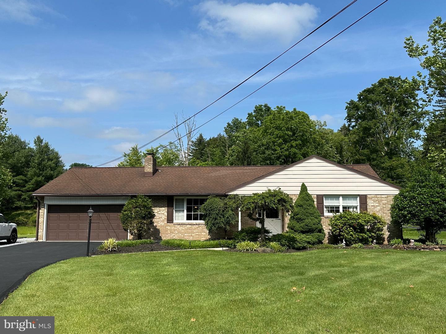 Property Photo: 565 Shelbourne Road PA 19606