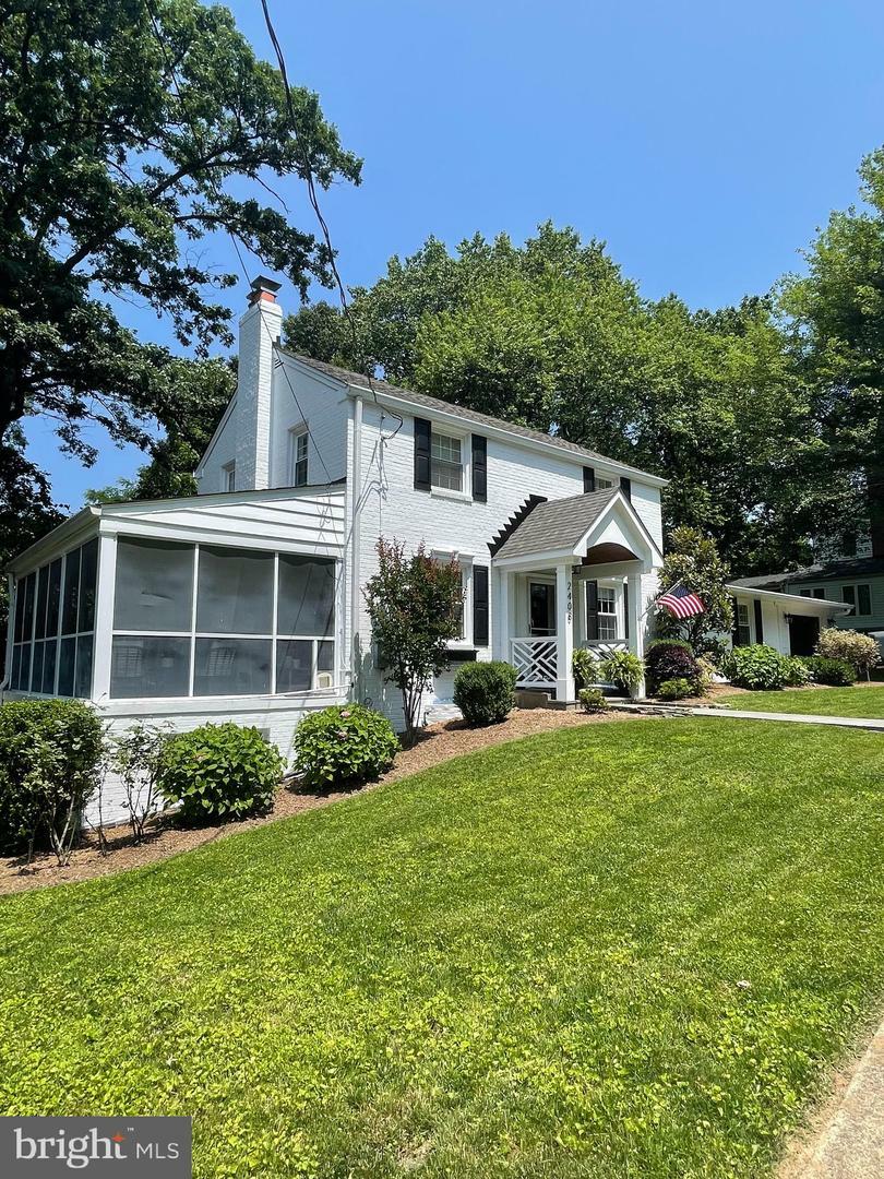 Property Photo: 2408 N Upshur Street VA 22207