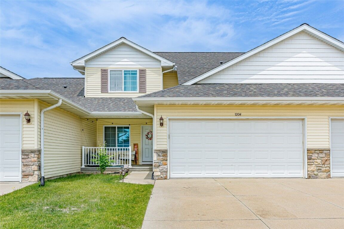 Property Photo: 1204 Crescent View Drive NE IA 52402