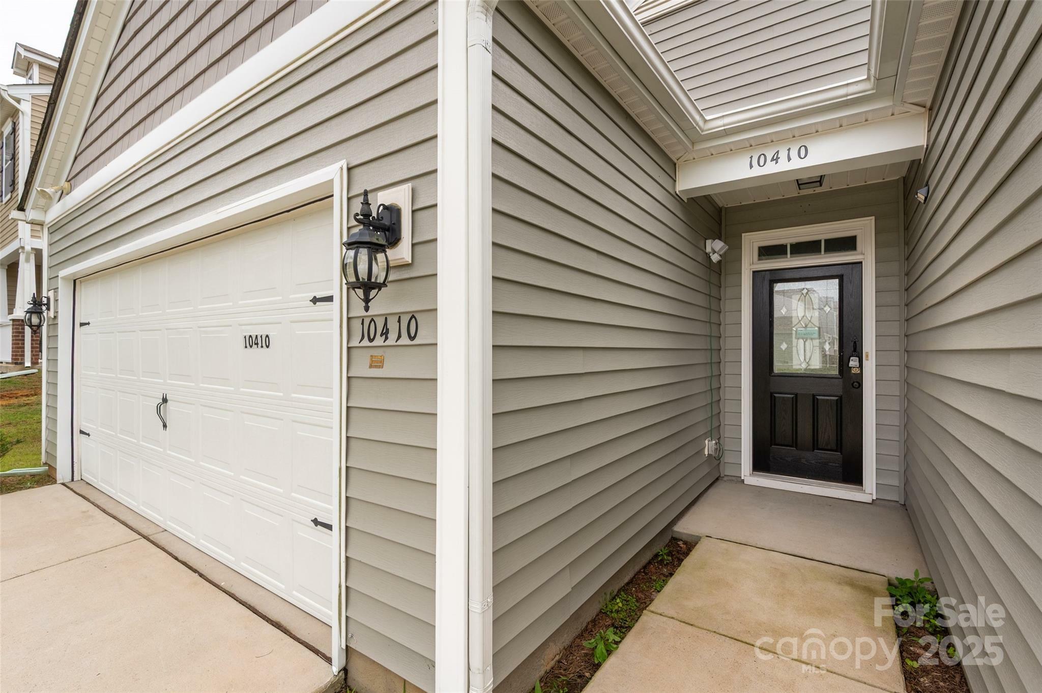 Property Photo:  10410 Bradstreet Commons Way  NC 28215 