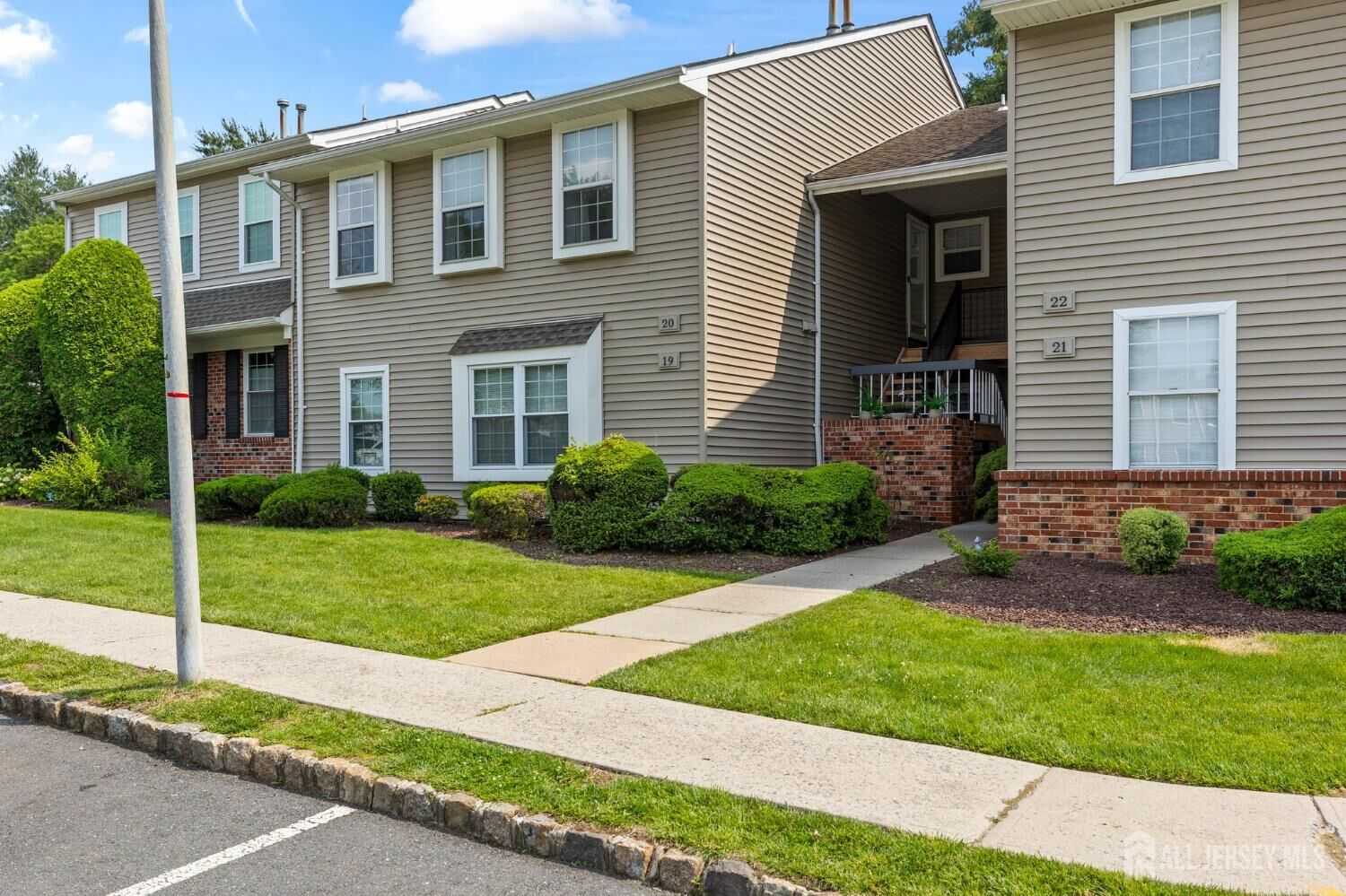 Property Photo:  20 Lindsey Circle 20  NJ 08857 