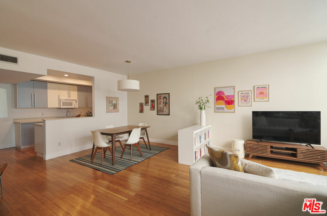 Property Photo: 7960 Selma Ave CA 90046