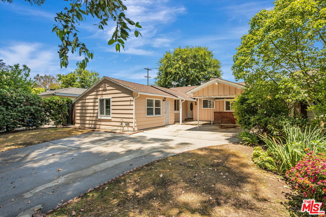 Property Photo: 22125 Costanso St CA 91364
