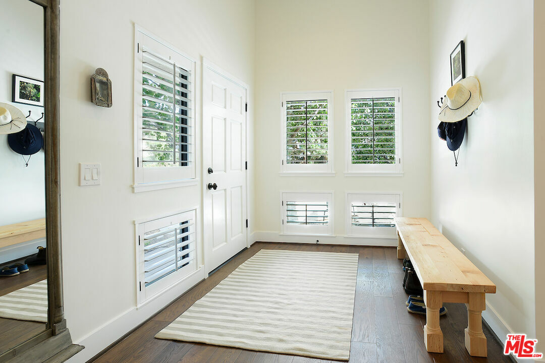 Property Photo: 17258 Palisades Cir CA 90272