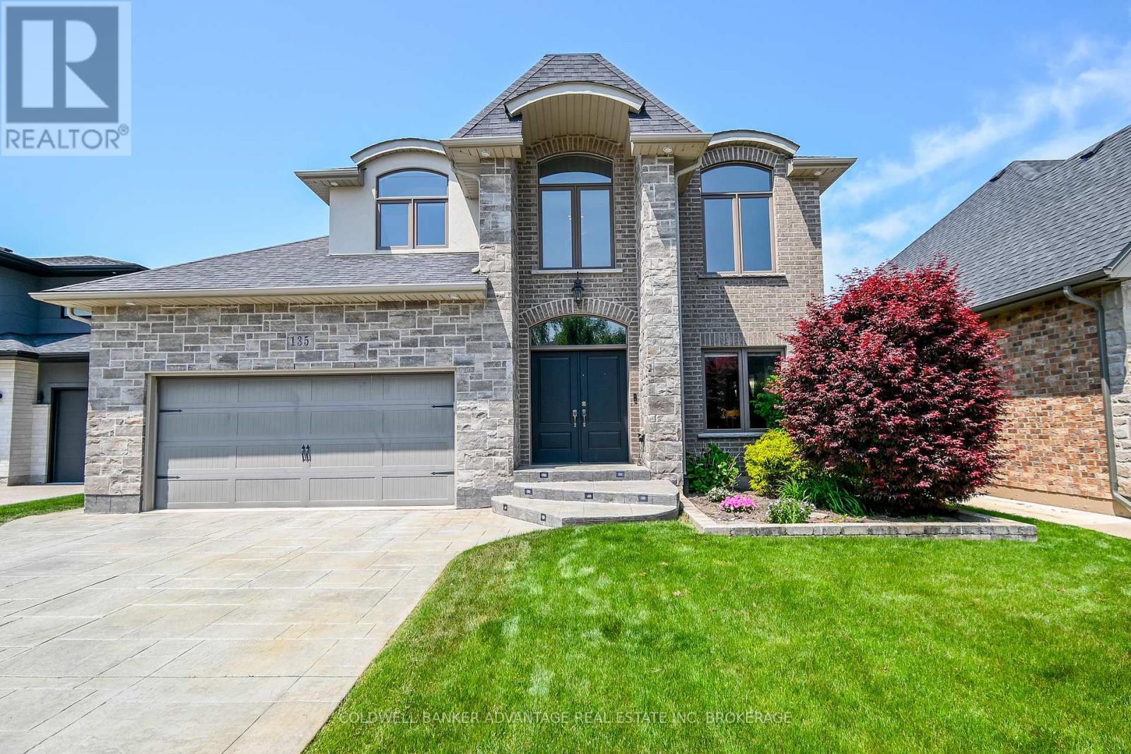 Photo de la propriété: 135 Forest Ridge Court ON L3C 0C2