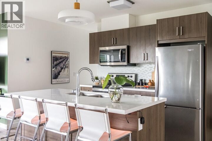 Property Photo:  467 Charlton Avenue East 404  ON L8N 0B3 