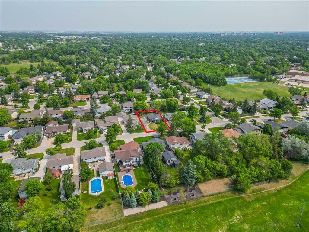Property Photo: 308 Barker Boulevard MB R3R 2E4