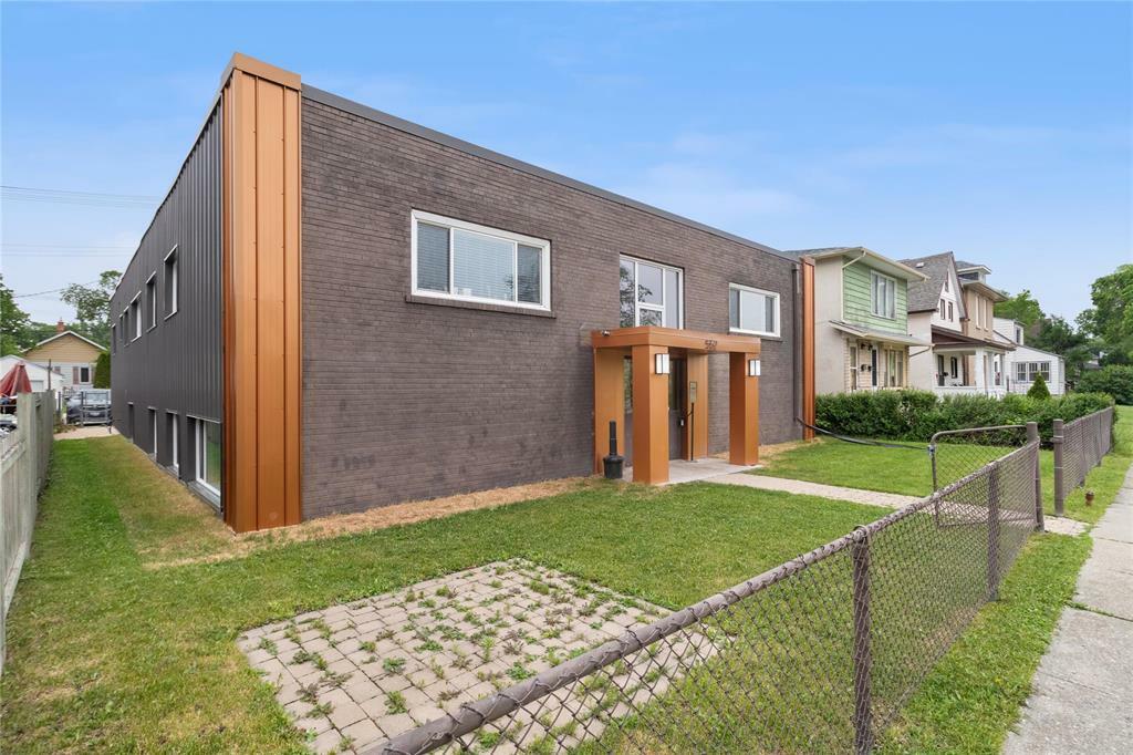 Property Photo: 552 De La Morenie Street MB R2H 2Z5