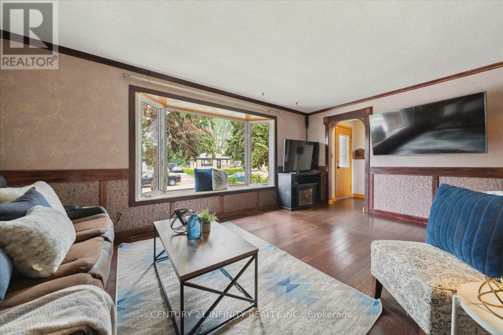 Property Photo: 9 Forest Road ON L1S 2N2