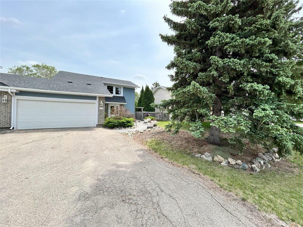 Property Photo: 114 Oakbank Drive MB R0E 1J0