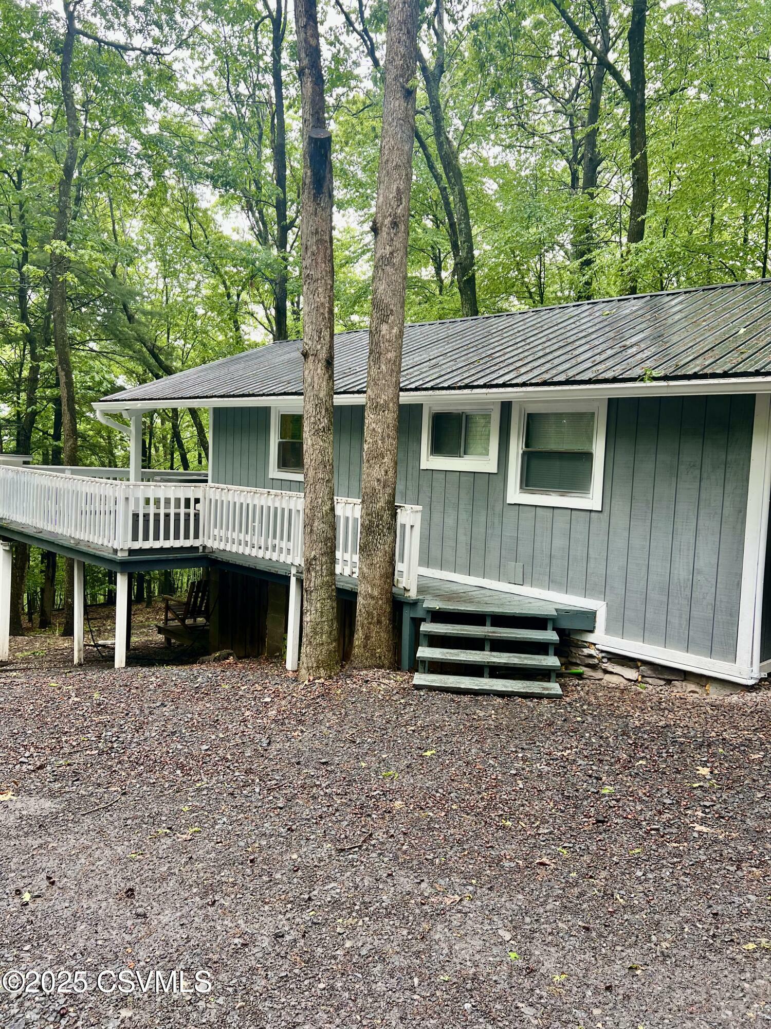 Property Photo: 511 Snowflake Lane PA 18655