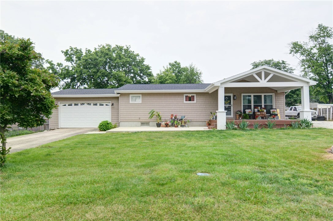 Property Photo:  530 Sunset Drive  IL 62549 