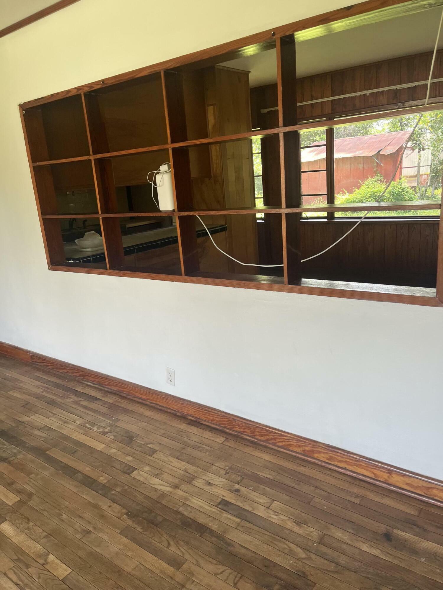 Property Photo: 855 N Pearl Street FL 32536
